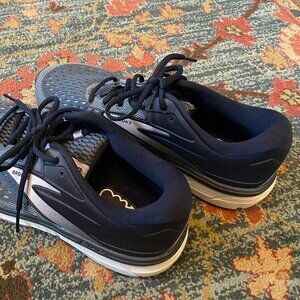 BROOKS Dyad Women's running shoes, BRAND NEW, size 10.5